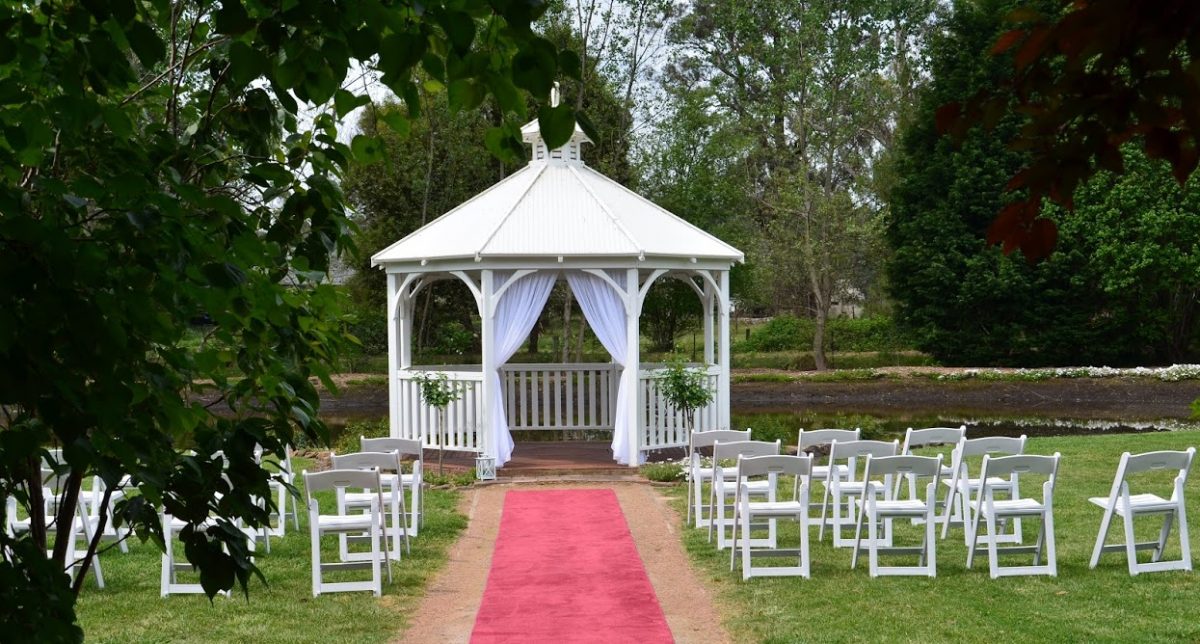 gazebo wedding decor